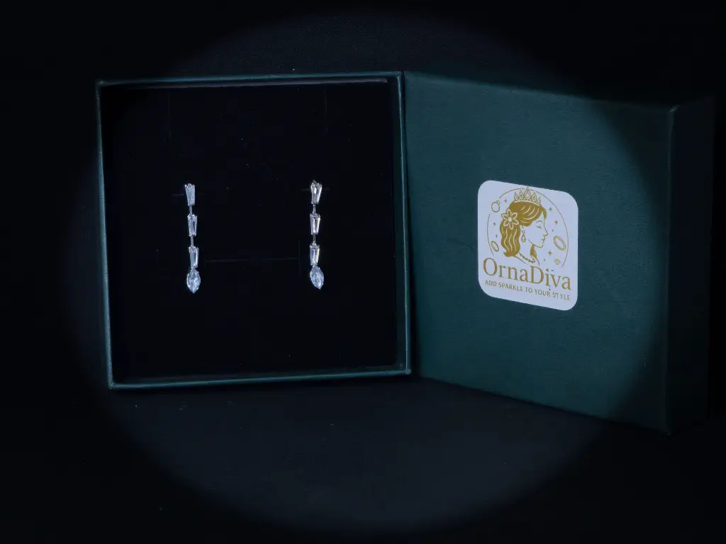 la_divinA_ear[1].webp